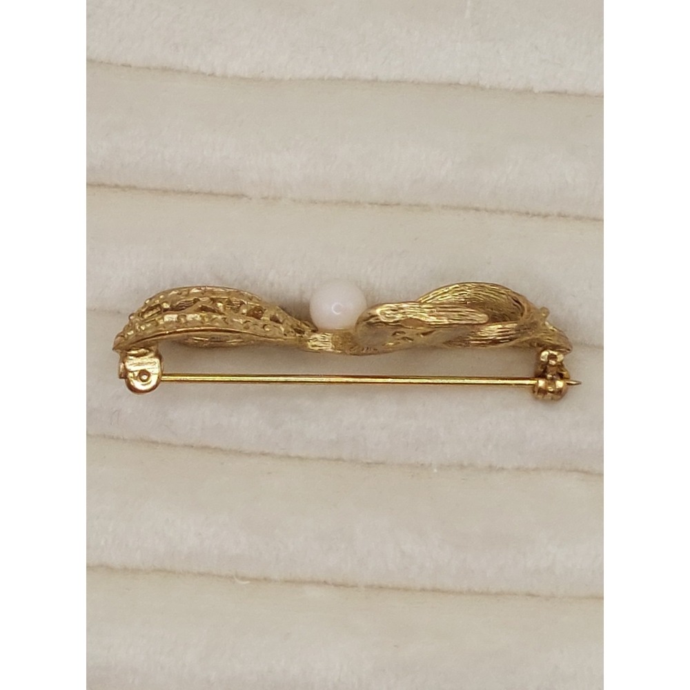 Vintage Gold Tone Ribbon Bow Brooch Faux Pearl Filigree Openwork Romantic MCM - Picture 8 of 10